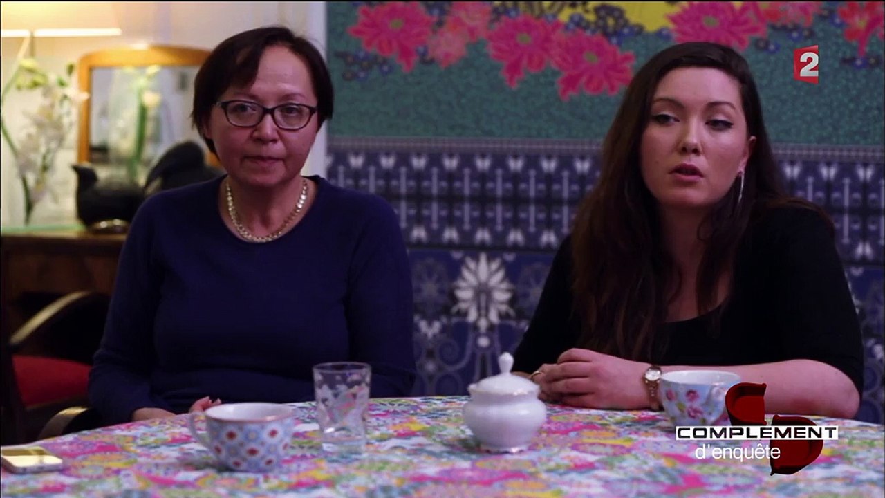 Complément d'enquête. Le blues des blouses blanches