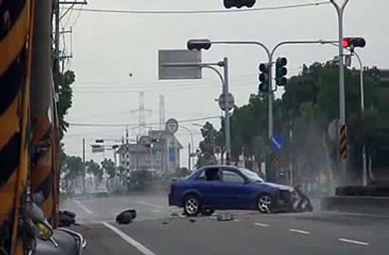 Проехал на красный