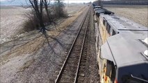 Vue aérienne magnifique d'un train immense aux USA