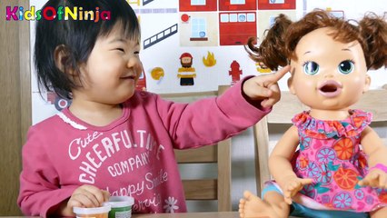 Baby Alive Doll ベビーアライブ おままごと 人形遊び ねんど遊び アンパンマンジュース Play-Doh Snackin Sara Kids Toys Review