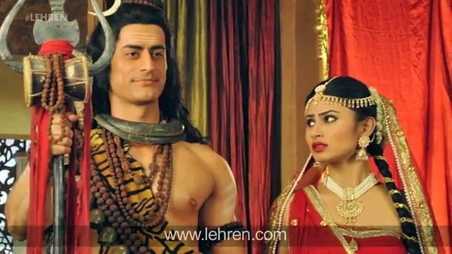 'Naagin' Actress Mouni Roy Denies Engagement Rumours with Mohit Raina