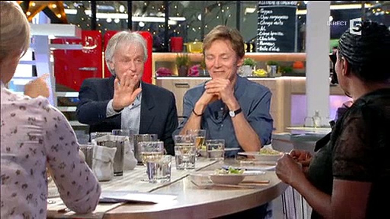 La blague gênante de Dave sur "la queue" de son chien dans "C à vous" - Regardez