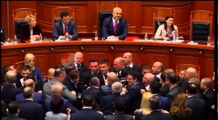 PS kërkon: Dede, Hoxha dhe Strazimiri të përjashtohen 10 ditë nga kuvendi- Ora News-