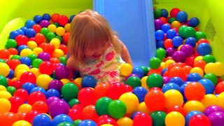 “The Ball Pit Show“ for learning colors -- children's educational video