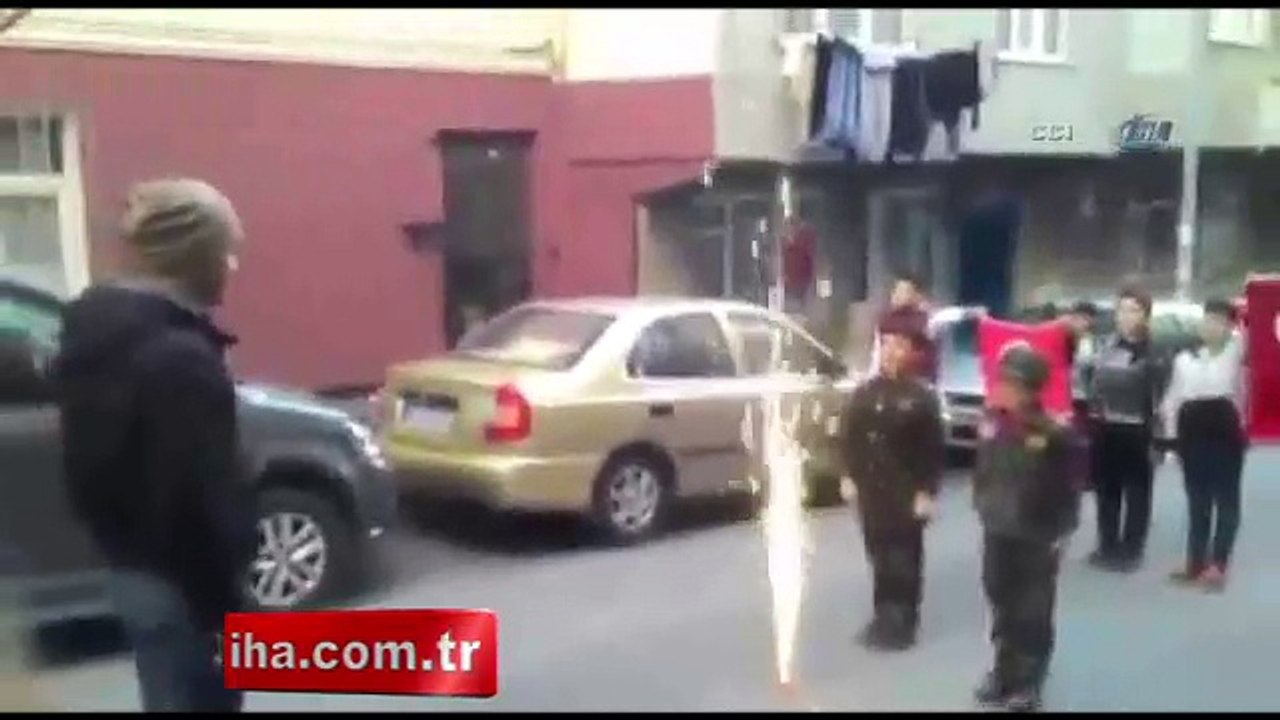 Minik mehmetçiklerden ağlatan karşılama