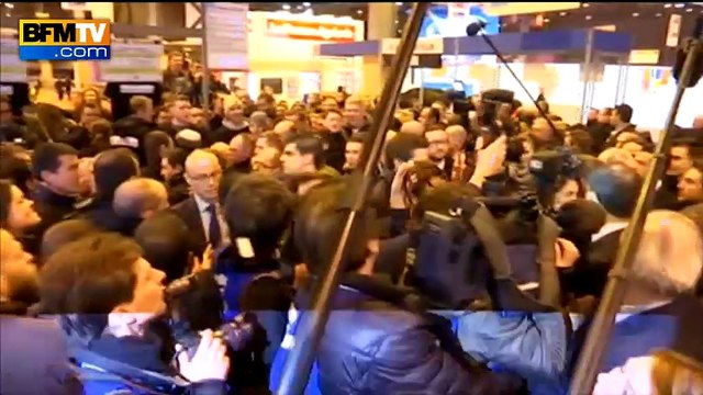 Des éleveurs sifflent François Hollande en scandant démission au Salon de l'agriculture