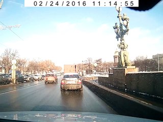 Два ИДПС спровоцировали ДТП на съезде с Троицкого моста