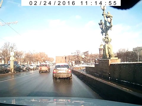 Два ИДПС спровоцировали ДТП на съезде с Троицкого моста