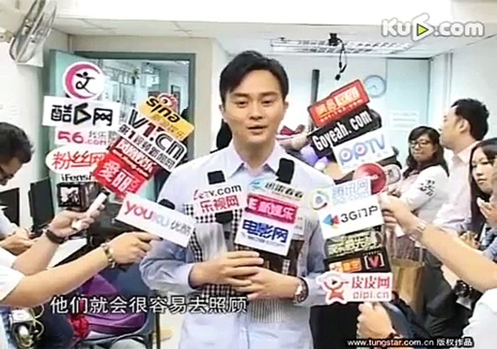 张智霖送福给长者 双重身份过父亲节