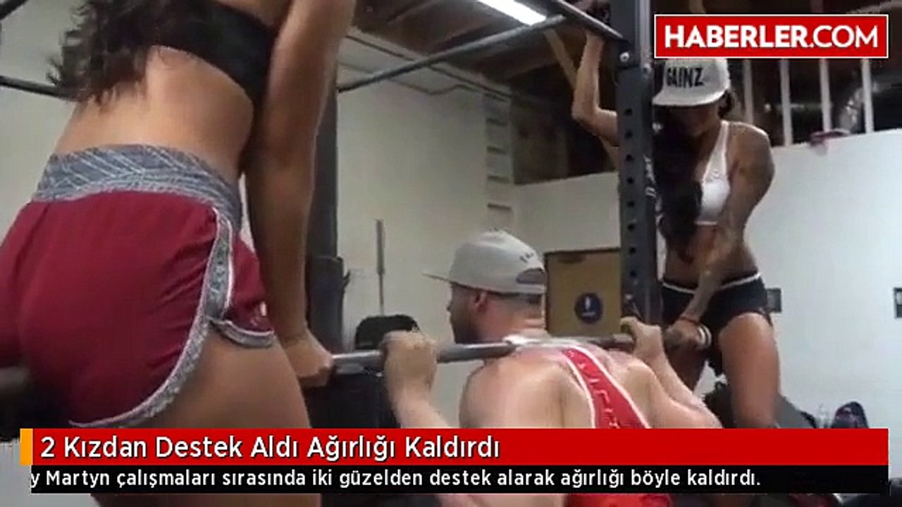 2 Kızdan Destek Aldı Ağırlığı Kaldırdı