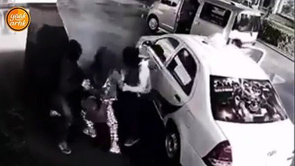 3 Kişi Bir Kızı Kaçırmaya Kalkıştı ama Sonu Bekledikleri Gibi Olmadı !