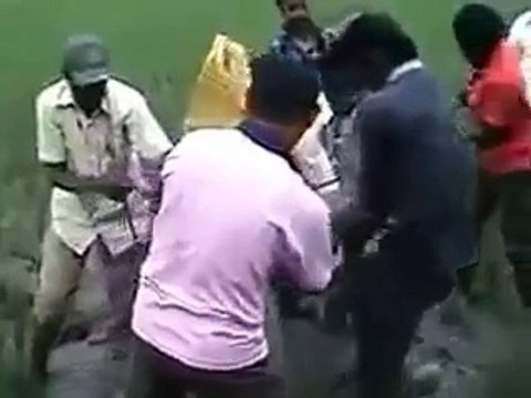 SNAKE ATTACKING GOAT IN INDIA WHATSAPP INDIAN VIRAL VIDEO