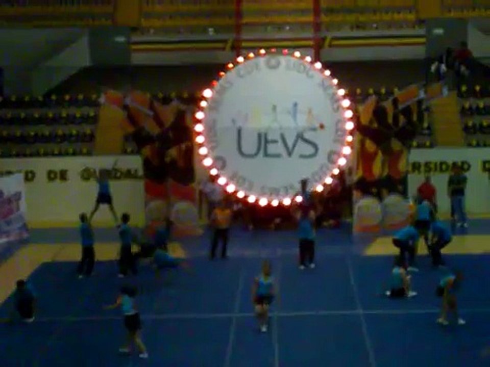 Escuela Politécnica de la U de G en interprepas 2010 "cheer poli"