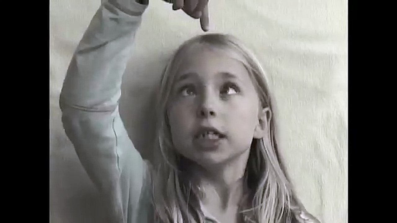 Un père a filmé sa fille 15 secondes par semaine pendant 14 ans! Le résultat est tout simplement époustouflant…