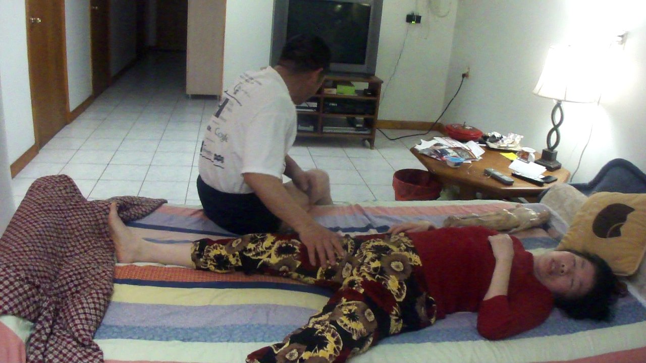 349 Massage my wife leg 按摩老婆腳