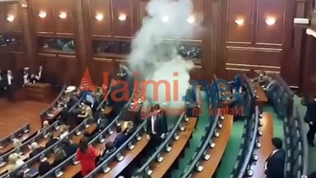 Momenti i hedhjes se gazit lotsjelles ne seancen e sotme