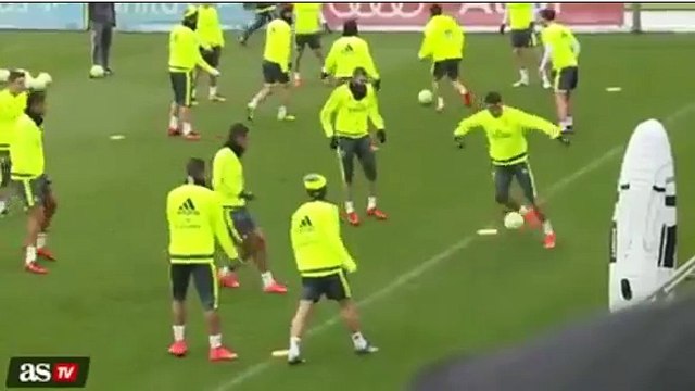 Cristiano Ronaldo nutmegs Raphaël Varane at Real Madrid C.F