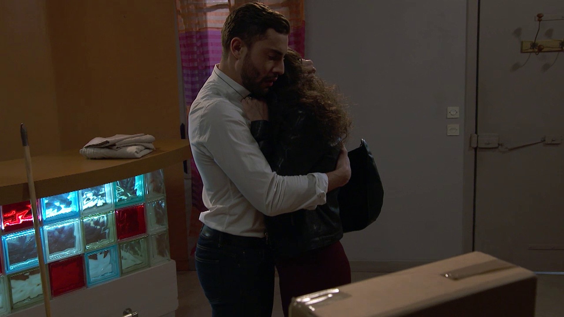 Vanessa Dans Plus Belle La Vie Indiscrétion : Abdel et Vanessa sortent ensemble - Vidéo Dailymotion