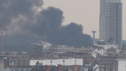 Important incendie d'un entrepôt à Laeken
