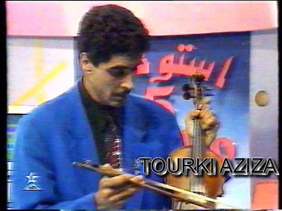 شاب مغربي ــ يخرق العادة في الرقص والغناء