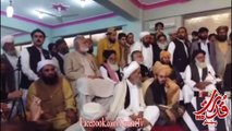 مولانا عصمت اللہ پریس کانفرنس سے خطاب کررہے ہیں جس میں جمعیت علما اسلام نطریاتی کا جمعیت علما اسلام میں انضمام کا باقاعدہ اعلان کیا خارہا ہے