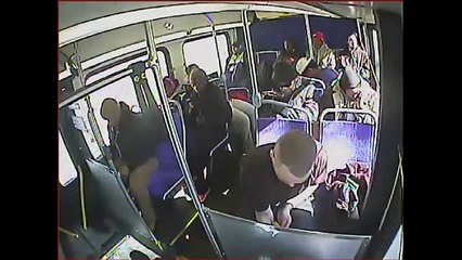 Cae redondo luego de inyectarse heroína en una guagua llena de pasajeros