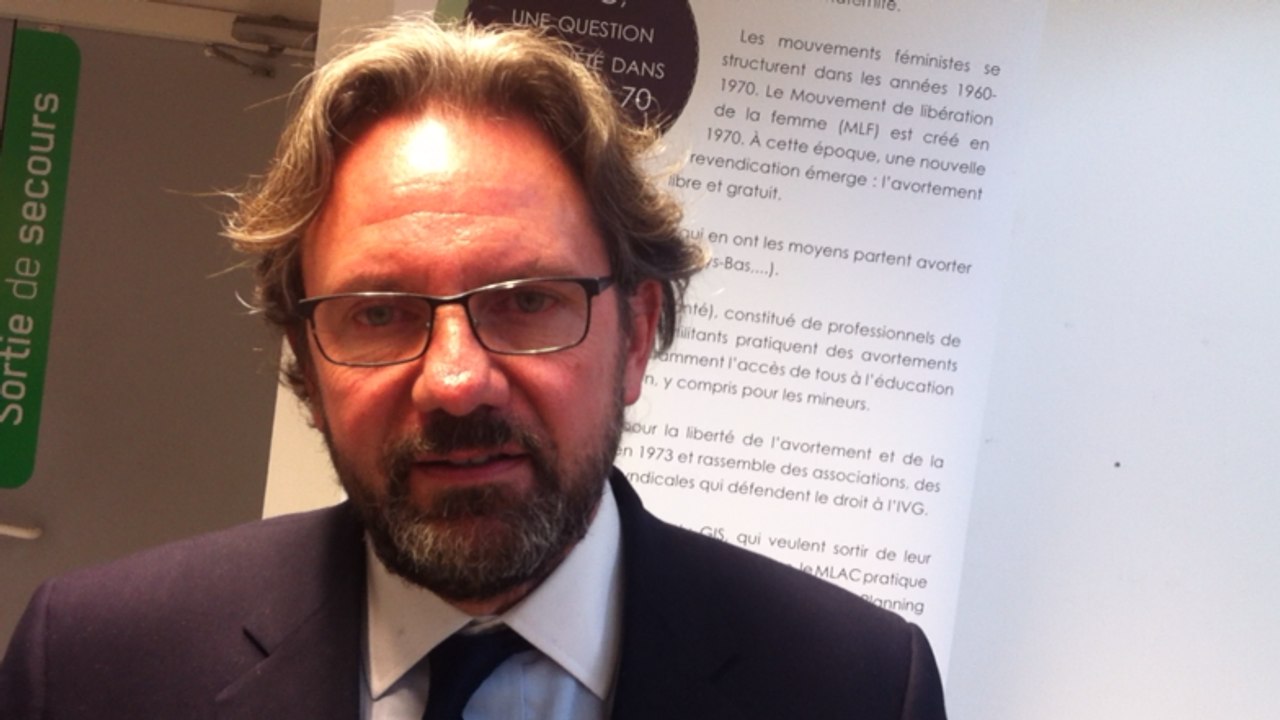 Le député Frédéric Lefebvre au centre des archives du féminisme à la faculté d'Angers