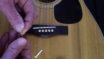 Comment changer les cordes des guitares folk et électriques