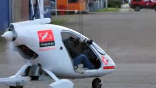 Opstijgen ultralight gyrocopter op vliegveld Teuge