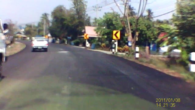 В Таиланде собака стала причиной вылета с дороги пикапа...