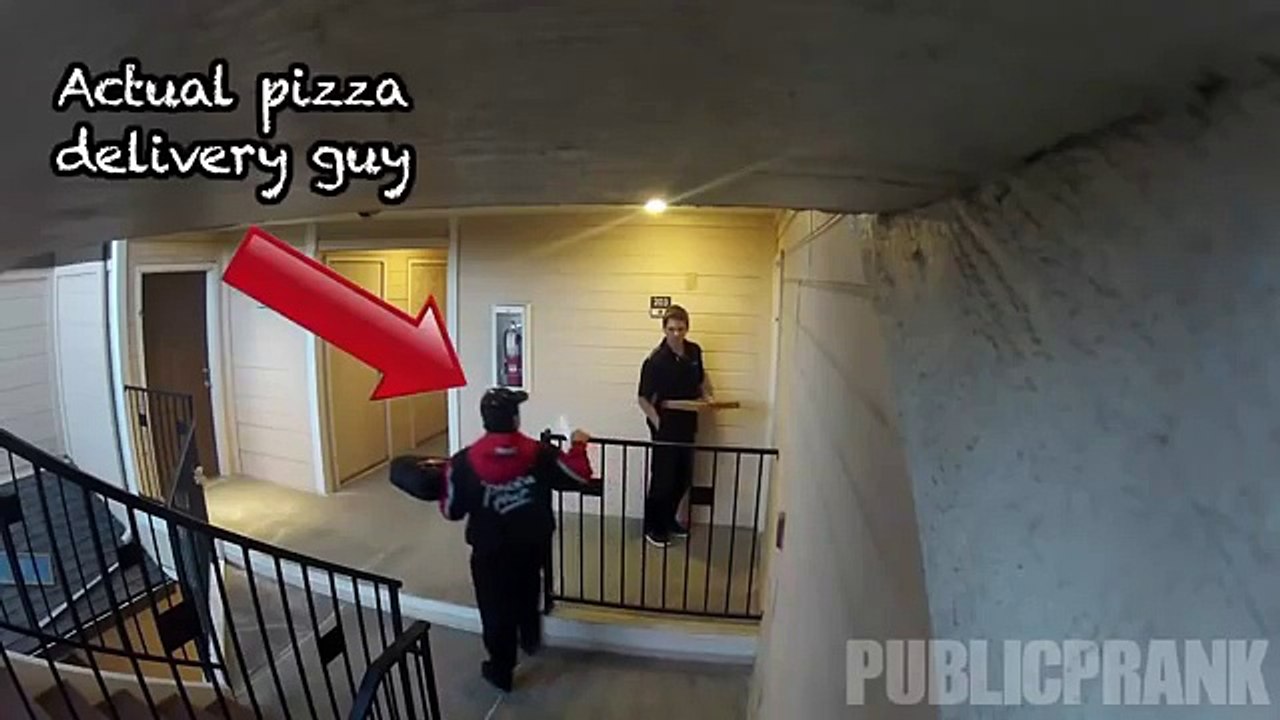Funny Prank On Pizza Delivery Boy