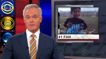 Cadeau de Messi à un petit enfant afghan