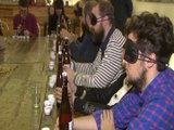 Personas invidentes protagonizan una cata de cervezas