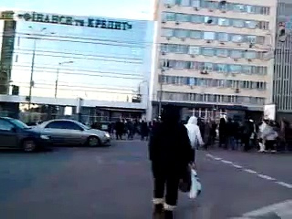 Эпизод 5 Евромайдан 18.02.2014  ( Возле Цирка толпы народа, маршрутки забыты битком)