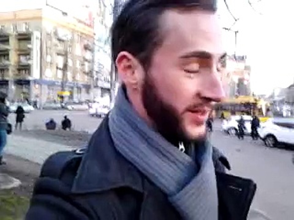 Эпизод 6 Евромайдан 18.02.2014  ( Площадь Победы, возле цирка, народ давится в очереди на транспорт)