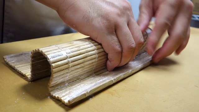 Un chef Japonnais fait des Sushis avec des Donuts aux USA... MIAM