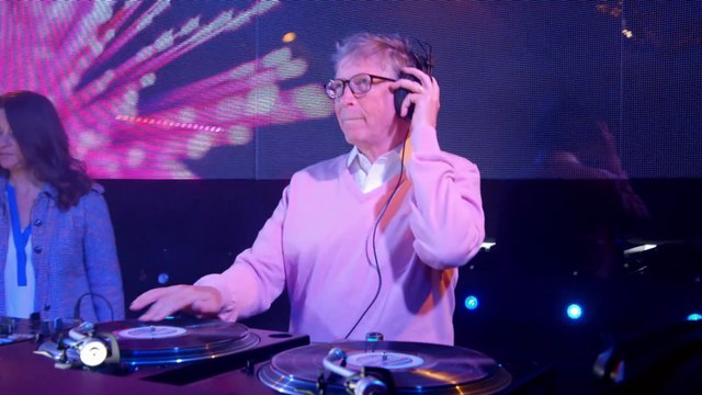 Bill Gates et sa femme font les DJ pour une soirée de bienfaisance !