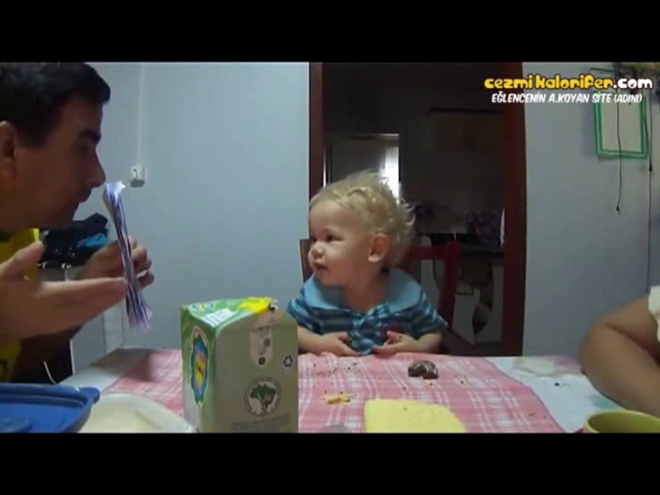 Konuşma ve İşitme Engelli Çocuklarına İşaret Dili Öğreten Sevimli Aile