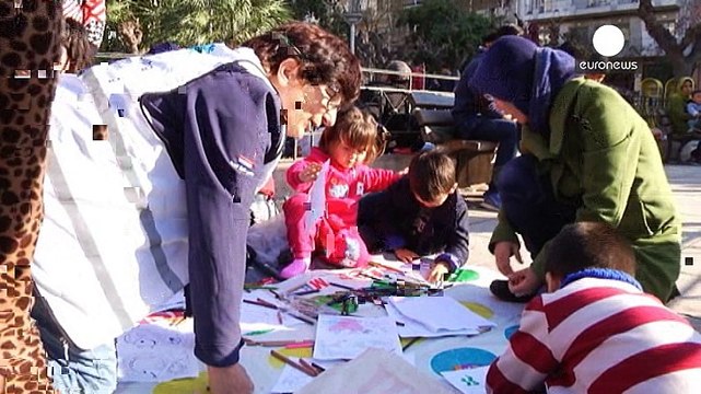 Grecia: centinaia di migranti accampati nel centro di Atene, migliaia bloccati alla frontiera