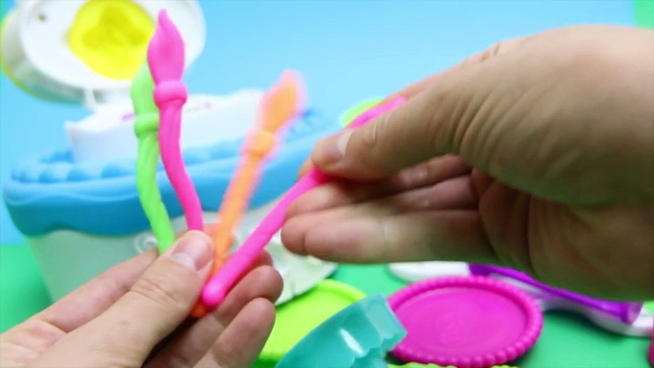 Play Doh Cake Makin Station Bakery Playset Decorate Cakes Cupcakes Playdough Hasbro Toys