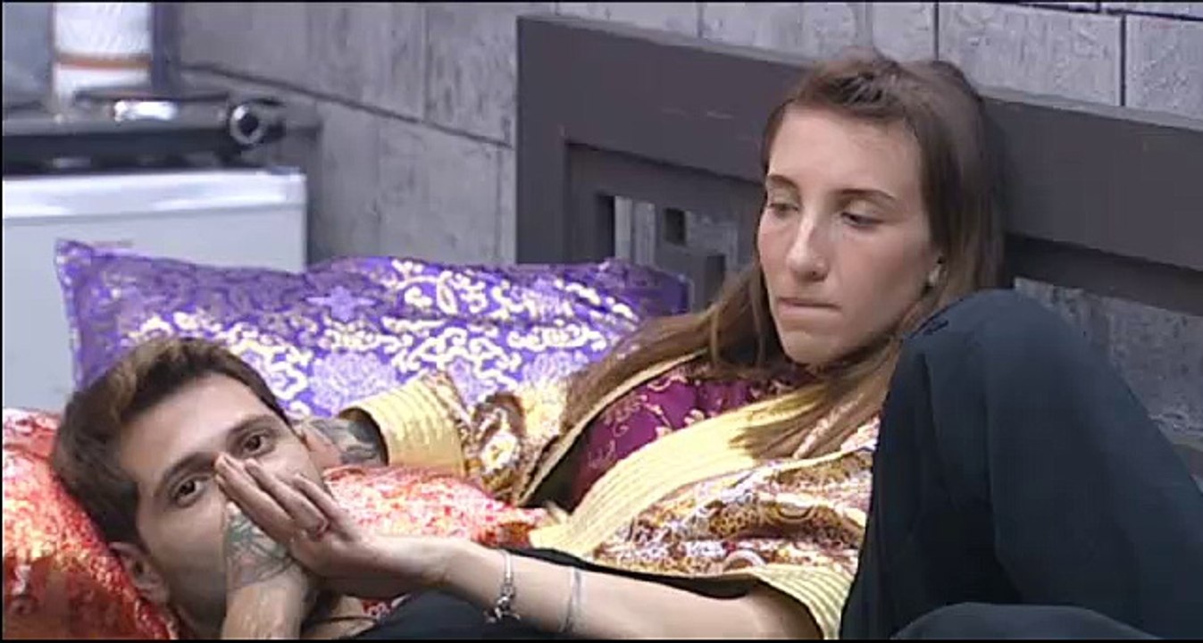 קסניה מעדכנת את שי חי ותני לגבי מה האח אמר לה על מצבה של ארבל