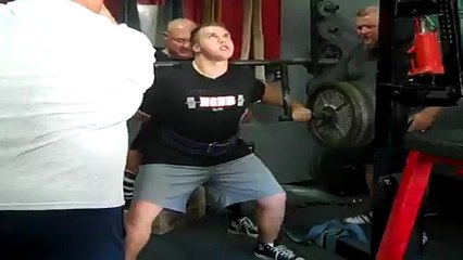 Hunter Pooser (15) squatting 410 X 1 on cambered bar