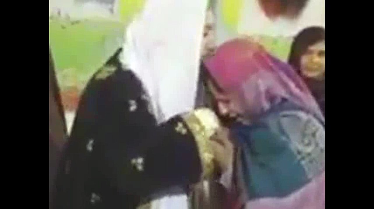 جعلی پیر کا کمال دیکھیں- اسلام کے نام پر کالا نشان Jali peer ka kamal dekhein