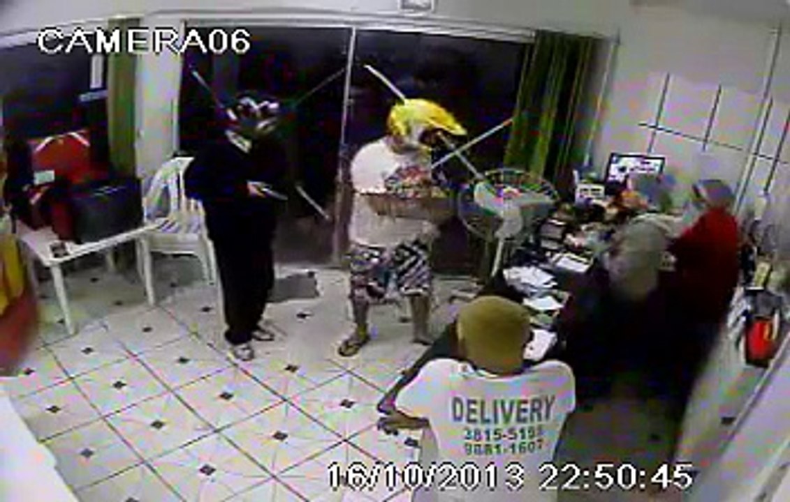 Tiêu diệt nhanh gọn 2 tên cướp