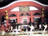 32(2009) -()Street performance japanese golden bodypainting butoh dancers