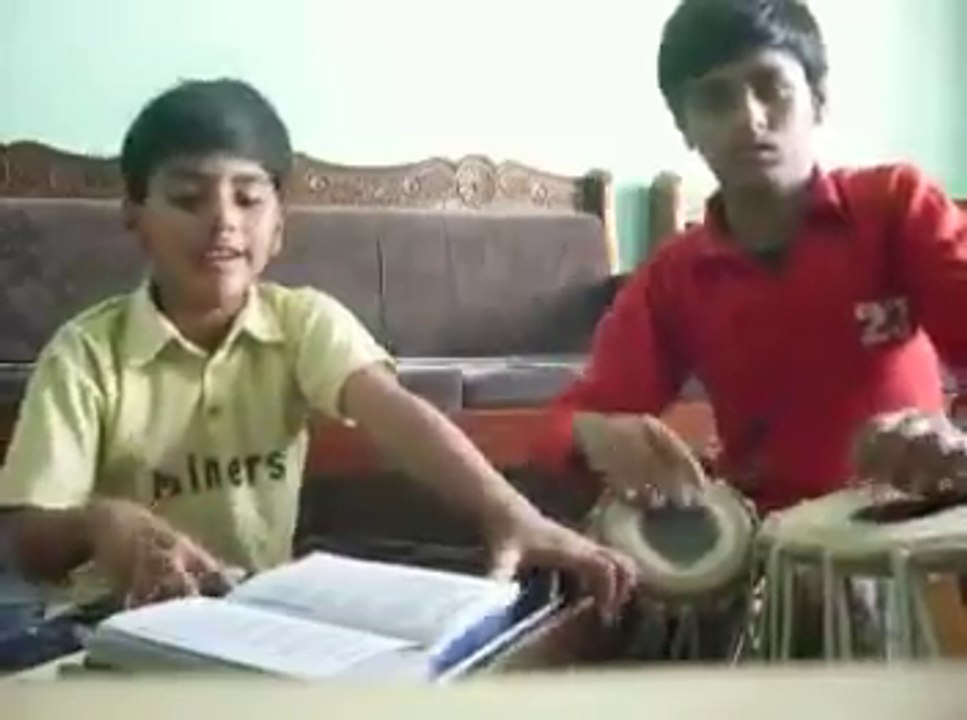 hum tere shahar mein aaye hain musafir ki tarah by two children