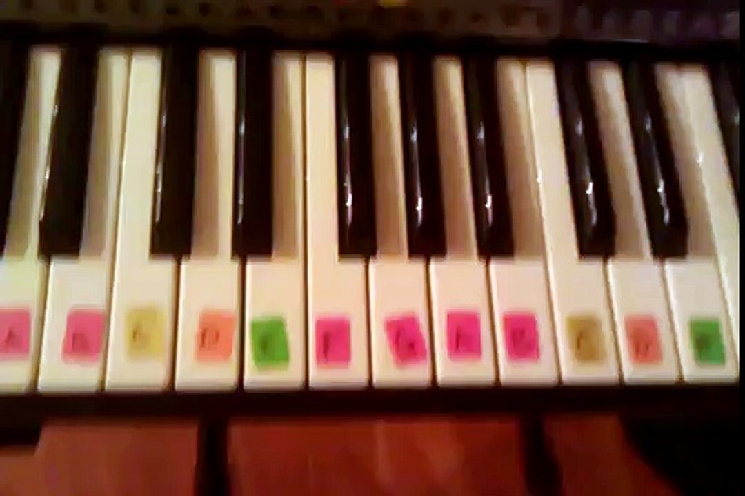 How to play HOT DOG from Mickey Mouse on Piano for beginners