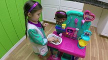 NEW DOC MCSTUFFINS PET VET CHECKUP CENTER Toy Puppy Findo Playing Doctor Vet Opening Toys Disney Jr