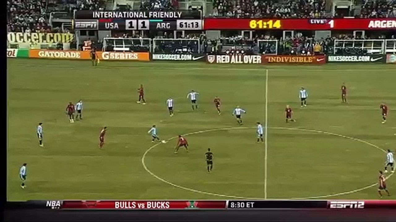 Messi-dribble-against USA