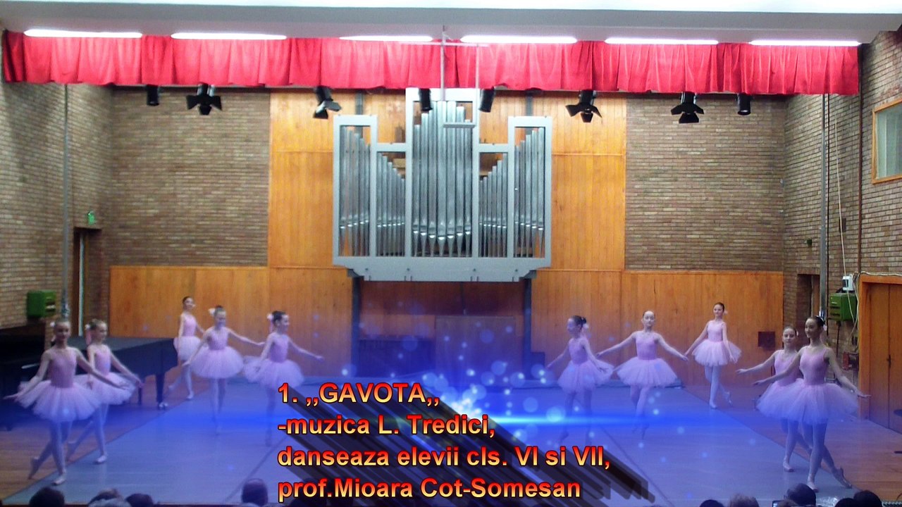 . ,,GAVOTA,, -muzica L. Tredici,danseaza elevii cls. VI si VII, prof.Mioara Cot-Somesan